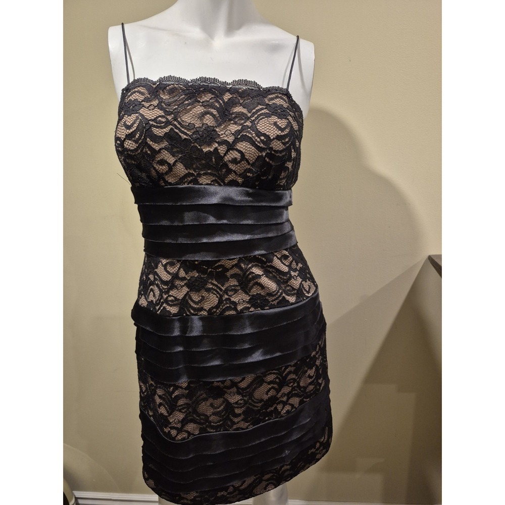 SL Fashions Spaghetti Strap Lace Satin Cocktail Dress Black‎ And Nude Size 6 EUC